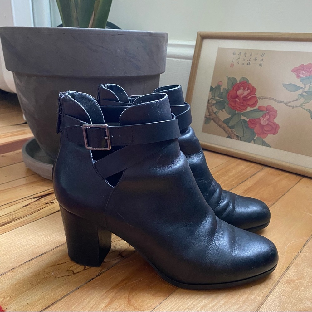 Sz. 10 Cole Haan Leather Heeled Boots